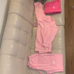 Nike Woman’s Joggers Suit